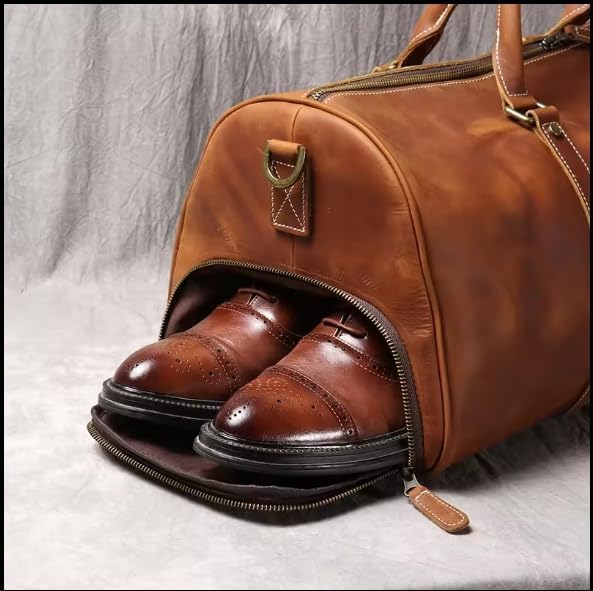 Mullis Mercantile Leather Weekender Bag, an ideal men's classic. Perfect for overnight stays, full-grain leather, a retro design, gym, and a YKK zipper, brown. (22 inch Vintage Leather Duffle)