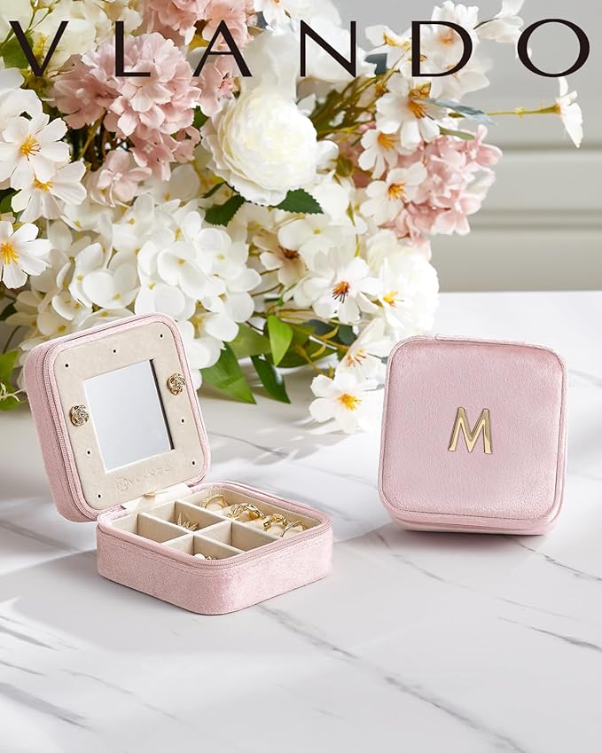 Vlando Travel Jewelry Case for Women Girls, L Initial Travel Jewelry Case, Personalized Mini Jewelry Box, Birthday Gifts for Women Mom Grandma - Letter L, Pink