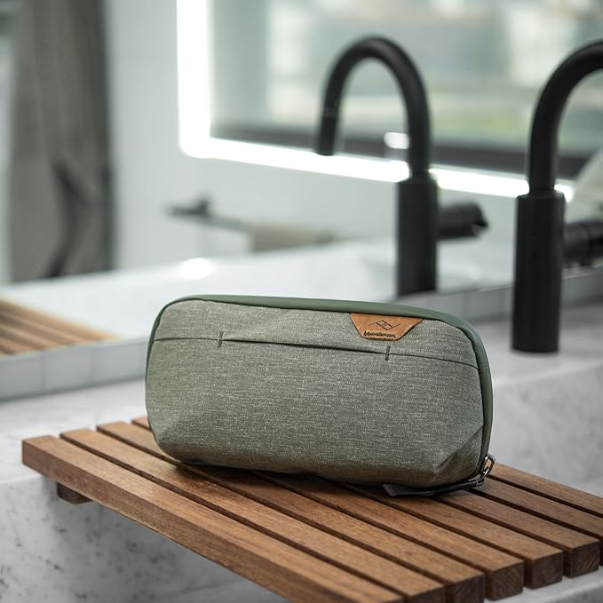 Peak Design Small Wash Pouch, Sage, Weatherproof Travel Toiletry Bag, Upright or Hanging Toiletries Kit with Pockets, Magnetic Toothbrush Pocket, Wide UltraZip Opening, Toiletry Bag for Men and Women