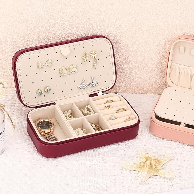 DesignSter Travel Jewelry Box, PU Leather Portable Jewelry Case, Small Jewelry Boxes for Gifts, Travel Jewelry Organizer for Women Rings Earrings Necklaces Bracelets (Wine Red)